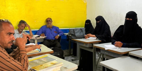 اجتماع الإدارة المدرسية مع رؤساء الشعب التعليمية للمواد الدراسية