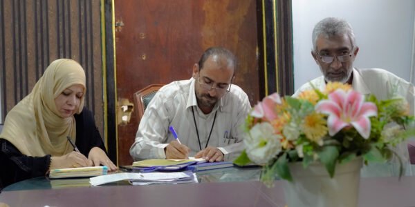 الإدارة المدرسية تعقد اجتماعًا توجيهيًا لتعزيز الالتزام الوظيفي ومناقشة أعمال الفصل الدراسي الأول